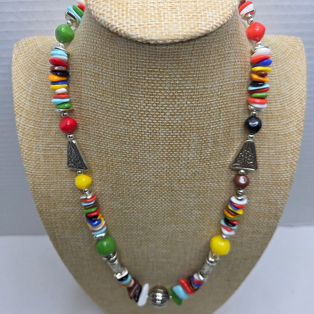 Vibrant Southwestern Style Beaded Necklace W/ Silver Tone Accents Jewelry